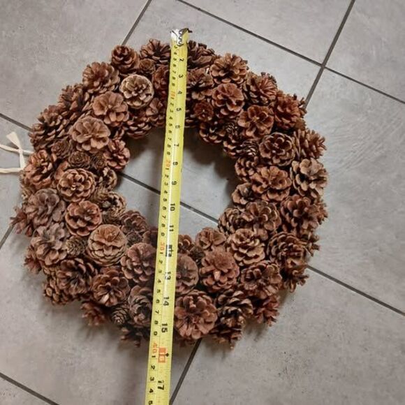 Handcrafted pinecones winter christmas door decoration wreath - Picture 8 of 10